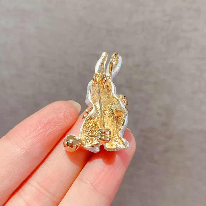 Personality Alloy White Rabbit Sweater Pin
