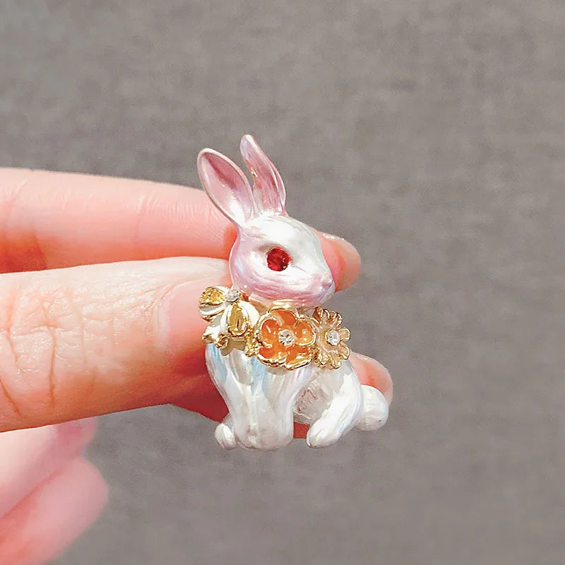Personality Alloy White Rabbit Sweater Pin