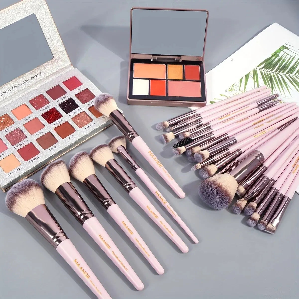 MAANGE Professional Makeup Brush Set